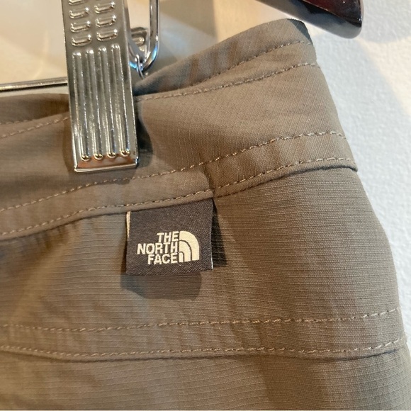 THE NORTH FACE Sz 12 Khaki Convertible  Hiking Pants with Many Pockets - Picture 10 of 16